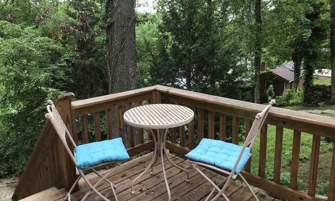 Princes Lakes House | Idyllic Lakefront Cottage with Private Access and Pool