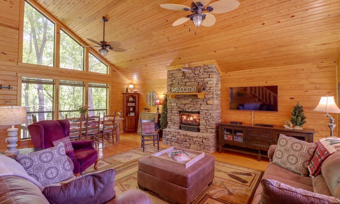 Mountain View Cabin | Ideal Riverfront Trout Valley Cabin with Pet-Friendly Perks