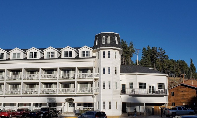 Keystone Hotel | Top-Rated Roosevelt Inn Near Mount Rushmore with Pool