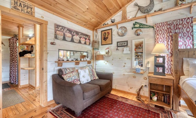 Suches Apartment | Relaxing Rooster Ridge Studio with Mountain View & Hot Tub