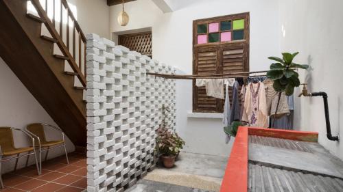 Downtown George Town House | Budget-Friendly Stay at Rope Walk Guest House with Restaurant