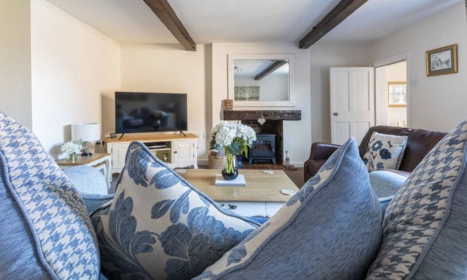 Ollerton House | Ropemaker's Cottage: Cozy Retreat with Family-Friendly Amenities