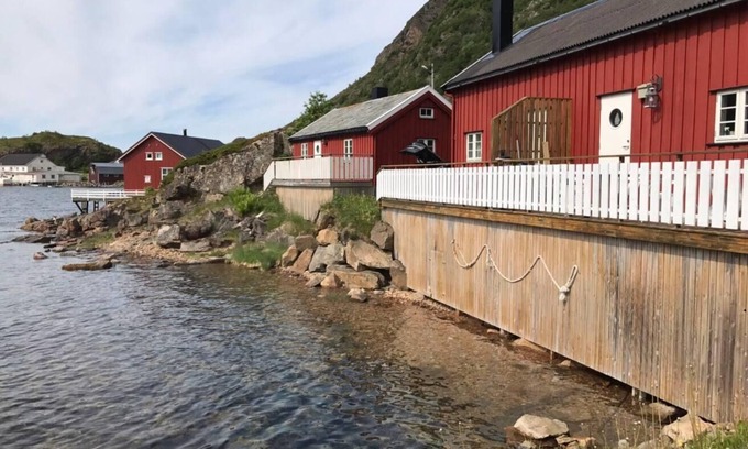 Straumsjoen Cabin | Cozy Rorbu 3-Bed Fisherman's Cabin in Straumsjoen