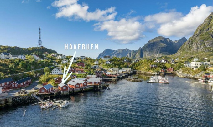 Sørvagen House | Pet and Child Friendly Rorbua Havfruen with 9.2/10 Rating