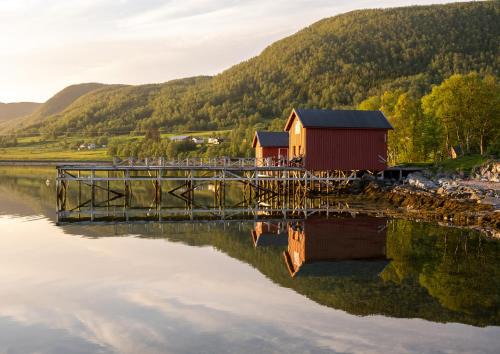 Lenvik Apartment | Explore Rorbuer at Lenvik Museum with Ocean Views
