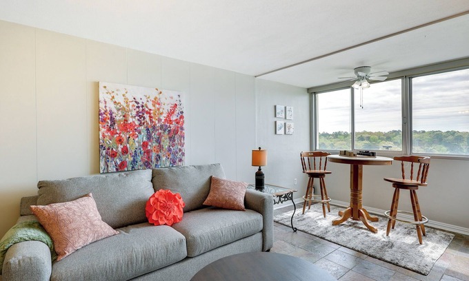 Mid America Condo | Top-Rated Rory’s Roost Condo with Lakefront Views & Spa