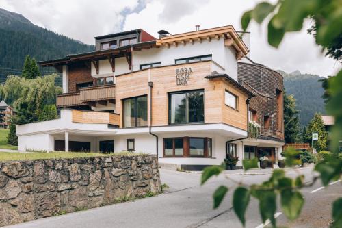 Sankt Anton am Arlberg Hotel | Rosa Canina Superior: Pet-Friendly Retreat with Spa & Dining