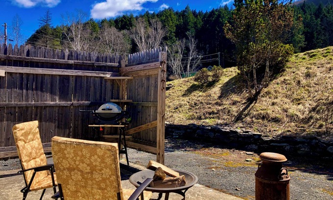 Margaretville House | Rosa Cottage and Guesthouse: Family-Friendly Retreat Near Skiing