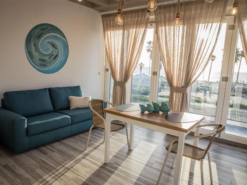 Gioia Tauro Apartment | Pet-Friendly Rosa dei Venti: Oceanfront Retreat Rated 10/10