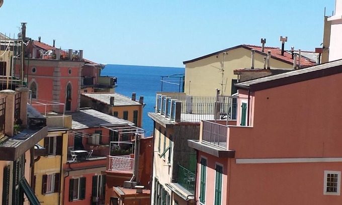 Riomaggiore Apartment | Rosa Dei Venti: Pet-Friendly Retreat with 9/10 Guest Rating