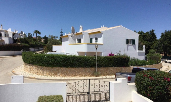 Luz Villa | Rosa Floresta: 3-Bed Townhouse with Private Pool & Aircon