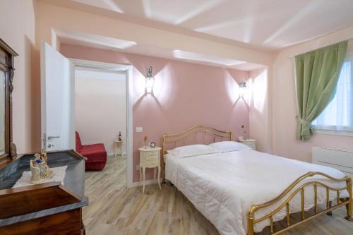 Lastra a Signa Apartment | Discover Ferienwohnung Rosa in Residenza dei Piaceri Perduti
