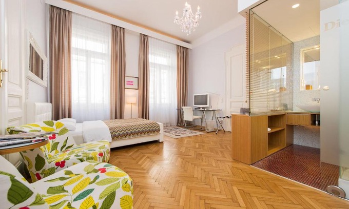 Neubau Bed & Breakfast | Rosa Linde - Guest Rated Comfort Rooms with Accessibility