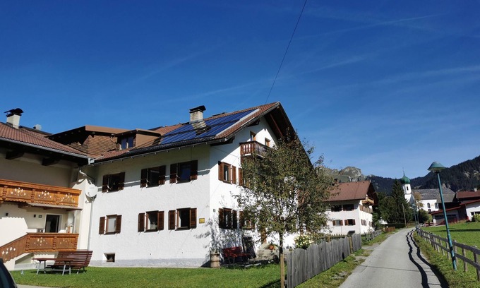 Graen Apartment | Family-Friendly Rosa's Ferienhaus with Kitchen & Breakfast