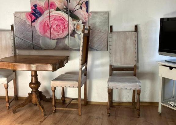 Montagnola Apartment | Rosa3: Family-Friendly Retreat with Pet Welcome