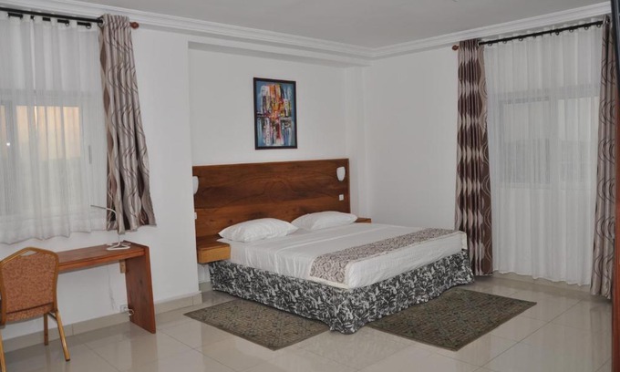 Lome Apartment | Rosalie's Suites