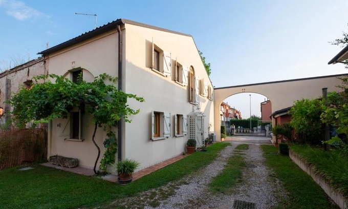 Campodarsego Bed & Breakfast | Child-Friendly Retreat: Discover Rosalimone B&B
