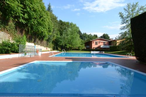 Colà Di Lazise House | Rosalinde House: Oceanfront Retreat with Pool & Family-Friendly