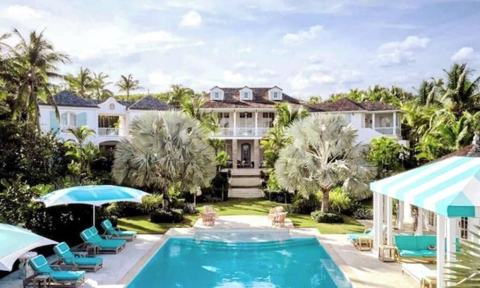 Dunmore Town Villa | Rosalita House - Fully staffed with Chef, Butlers and Boat with Captain