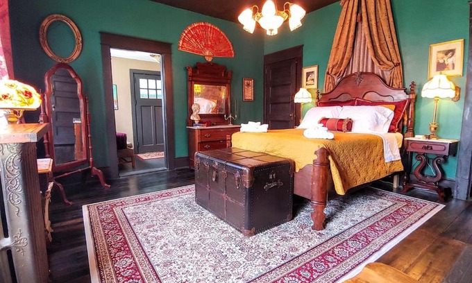 Bristol Apartment | Discover Rosamond’s Room: 4-Star Guest Rated Comfort