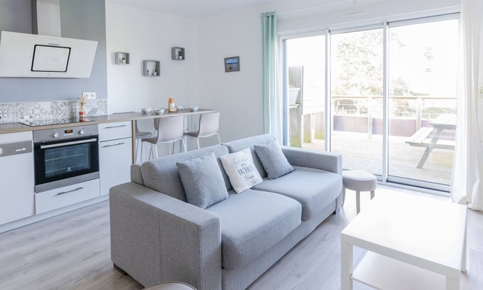 Ploudalmezeau Apartment | Oceanfront T2 with Sea View - Steps from the Beach