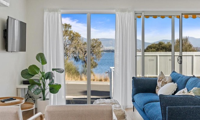 Rose Bay Villa | Idyllic Riverfront Villa with Enchanting Water Views