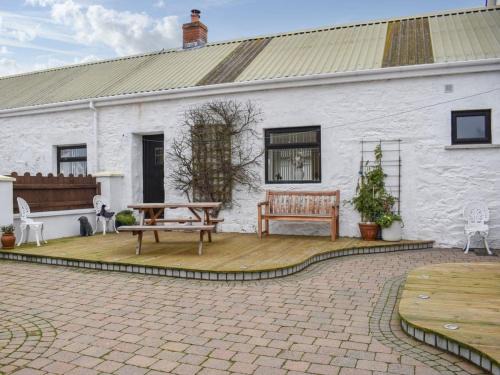 Donaghadee House | Discover Rose Cottage: Captivating 4-Star Retreat in Bangor