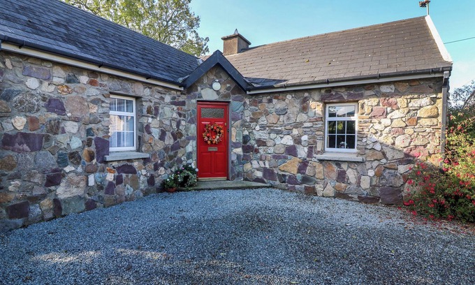 Ramsgrange Cottage | Family Friendly Rose Cottage in Duncannon, County Wexford