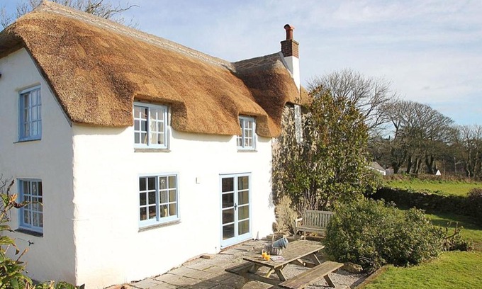 Manaccan House | Rose Cottage: Guest Rated 9.8 - Pet & Child Friendly Retreat