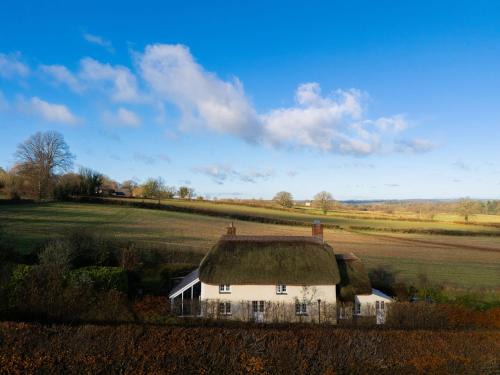 East Portlemouth House | Rose Cottage: Family & Pet-Friendly Retreat Awaits You