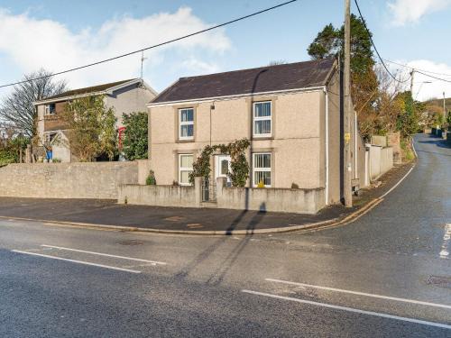 Pembrey House | Rose Cottage: Guest Rated 9.2, Pet & Child Friendly Retreat