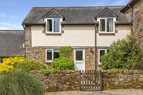 Wheddon Cross House | Cozy Rose Cottage in Wheddon Cross – Ideal for Families & Pets