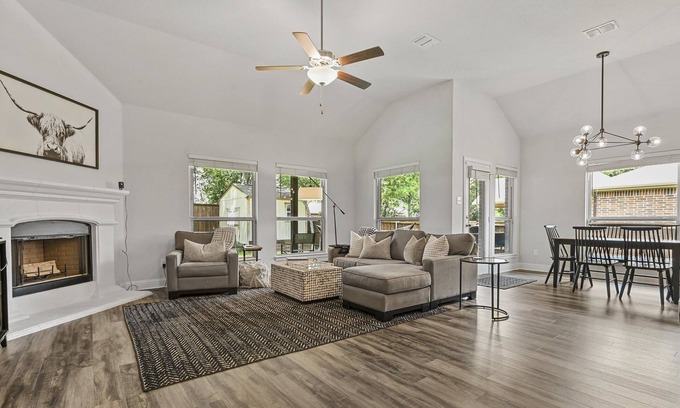 Forest Hill House | Rose Crest Casa: Guest Rated 10/10 with Family-Friendly Amenities