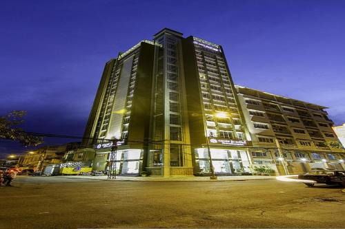 Prampir Makara Hotel | Discover Rose Emerald Hotel with Breakfast & Family-Friendly Perks