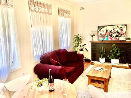 Tumut Apartment | Cozy Rose End Apartment - Guest Rated 9.2/10, Family Friendly