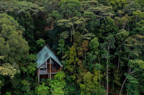 Lake Eacham Cabin | Idyllic Rose Gums Wilderness Retreat: 9/10 Guest Rated Escape