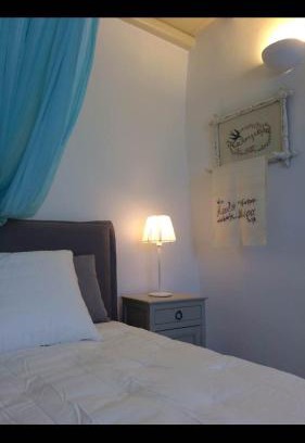 Apollonia House | Rose Home: Family-Friendly Retreat with Restaurant on-site