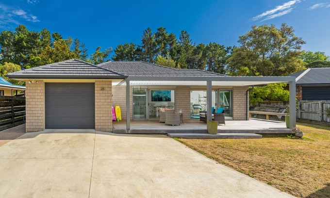 Matarangi Cottage | Beachfront Bliss at Rose's Beach Pad - Matarangi Escape