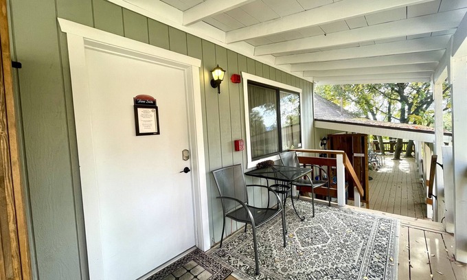 Ahwahnee Cabin | Cozy Rose Suite at Sierra Mountain Lodge - Top Rated Stay