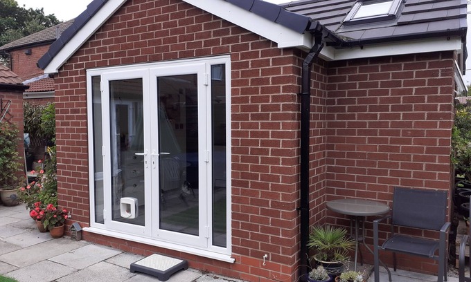 Trafford Apartment | Rose View: Private 1 Bed Bungalow with Breakfast & Kids' Amenities
