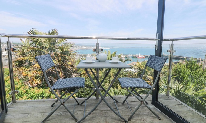 Newlyn Cottage | Rose Villa: Pet-Friendly Retreat with Oceanfront Views