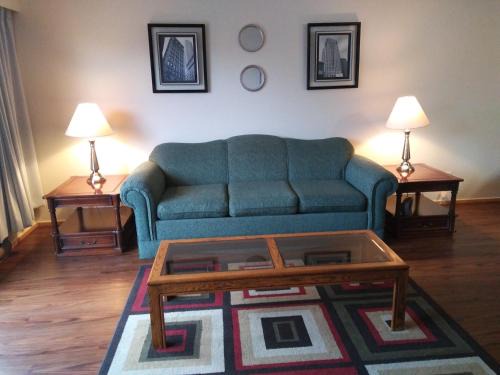 North Cowichan Apartment | Budget-Friendly Rosedale Manor: Child-Friendly Retreat