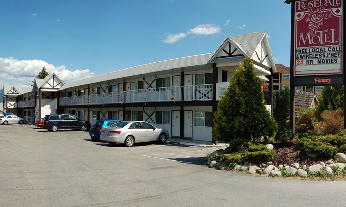 Okanagan-Similkameen Hotel | Rosedale Motel: Eco-Friendly Stay with Pool & Breakfast