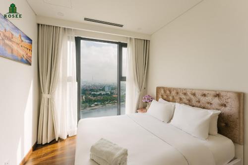 Tu Liem Apartment | Elegant Rosee House: Oceanfront Bliss at Vinhomes Smart City