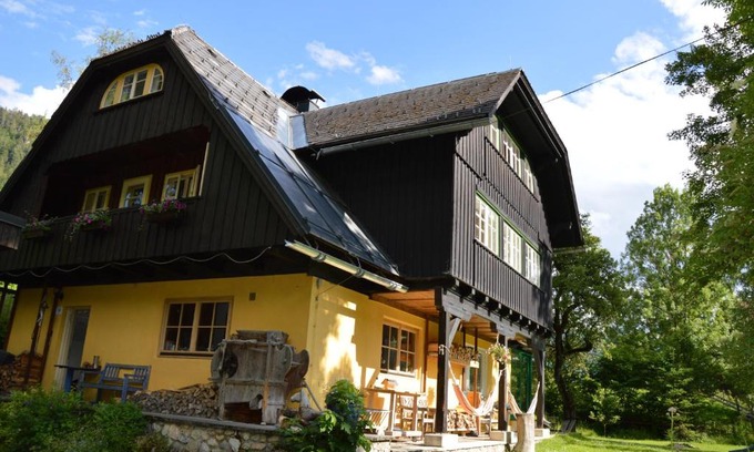 Ramsau am Dachstein Apartment | Roseggerhaus: 4-Star Retreat with Hot Tub and Pet-Friendly Stay