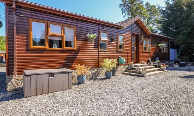 Auchterarder Cottage | ROSEGRACE LODGE, pet friendly, with a garden in Auchterarder