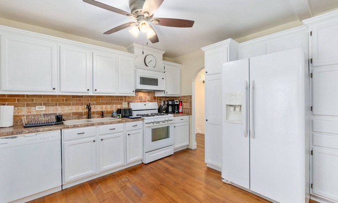 Roselle House | Cozy Roselle Rental: Family-Friendly with Pool & Breakfast