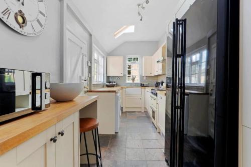 Rothley House | Discover Rosemary Cottage: A Cozy 4-Star Retreat