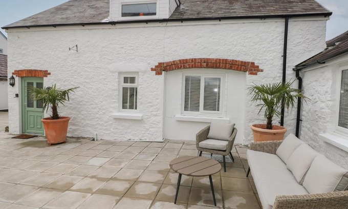 Jameston House | Rosemary Cottage: Pet Friendly Stay with Top Guest Rating