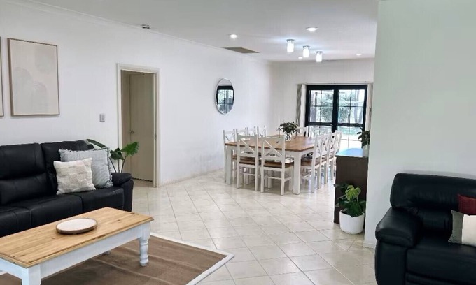 Dubbo East House | Rosemont Boutique Lodge - nestled in peaceful countryside in the heart of NSW.
